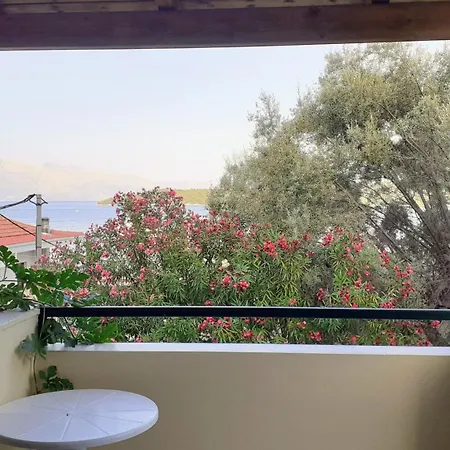 Niras 2* Nydri (Lefkada)